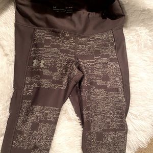 3/$10 ❤️ Under Armour Cropped Compression Leggings